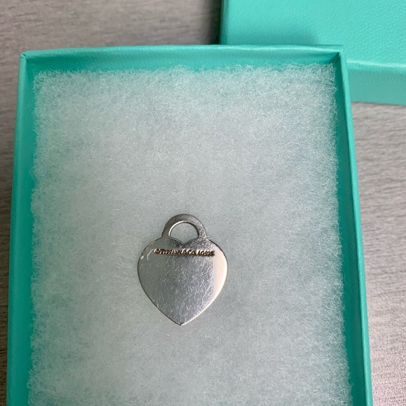 Return to Tiffany heart pendant - Picture 2 of 3